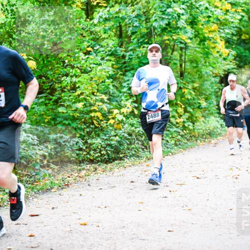 12.10.2025 - Bramfelder Halbmarathon 2025 Dr. Thomas Lammeyer http://msf.ph/oto/9342992 12.10.2025 09:56:48 Laufen 2572, 2488, 2811 meine-sportfotos.de