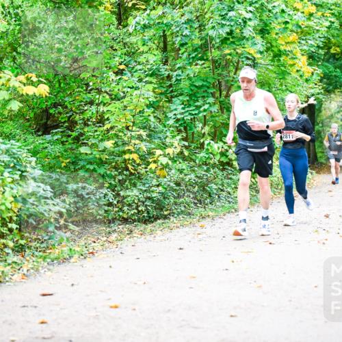12.10.2025 - Bramfelder Halbmarathon 2025 Dr. Thomas Lammeyer http://msf.ph/oto/9343003 12.10.2025 09:56:50 Laufen 2811 meine-sportfotos.de