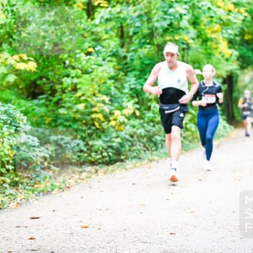 12.10.2025 - Bramfelder Halbmarathon 2025 Dr. Thomas Lammeyer http://msf.ph/oto/9343004 12.10.2025 09:56:51 Laufen  meine-sportfotos.de