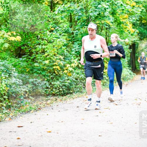 12.10.2025 - Bramfelder Halbmarathon 2025 Dr. Thomas Lammeyer http://msf.ph/oto/9343006 12.10.2025 09:56:51 Laufen 2811 meine-sportfotos.de