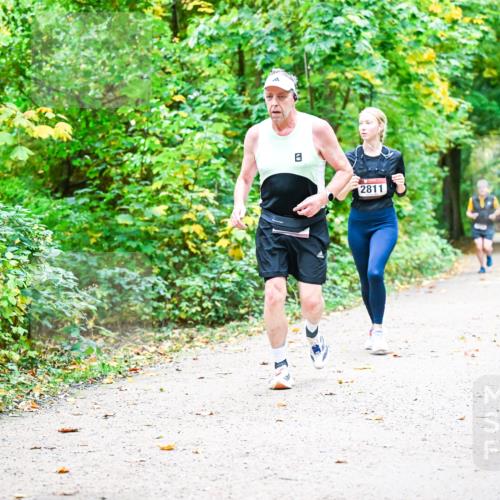 12.10.2025 - Bramfelder Halbmarathon 2025 Dr. Thomas Lammeyer http://msf.ph/oto/9343008 12.10.2025 09:56:51 Laufen 2811 meine-sportfotos.de