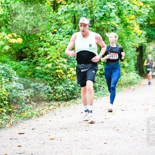 12.10.2025 - Bramfelder Halbmarathon 2025 Dr. Thomas Lammeyer http://msf.ph/oto/9343009 12.10.2025 09:56:51 Laufen 2811 meine-sportfotos.de