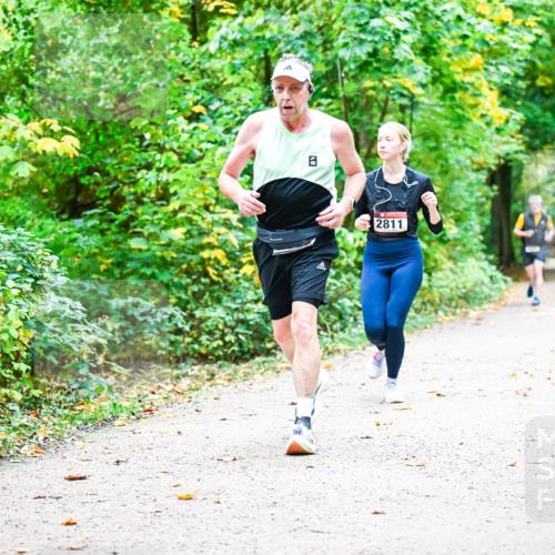 12.10.2025 - Bramfelder Halbmarathon 2025 Dr. Thomas Lammeyer http://msf.ph/oto/9343010 12.10.2025 09:56:52 Laufen 2811 meine-sportfotos.de