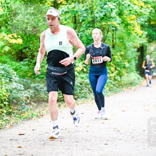 12.10.2025 - Bramfelder Halbmarathon 2025 Dr. Thomas Lammeyer http://msf.ph/oto/9343012 12.10.2025 09:56:52 Laufen 2811 meine-sportfotos.de