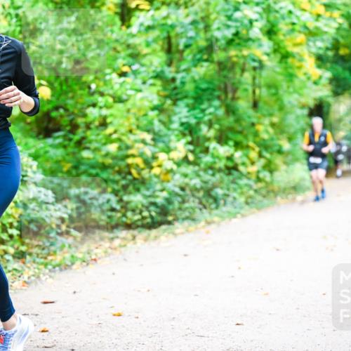 12.10.2025 - Bramfelder Halbmarathon 2025 Dr. Thomas Lammeyer http://msf.ph/oto/9343017 12.10.2025 09:56:54 Laufen 34, 2811 meine-sportfotos.de