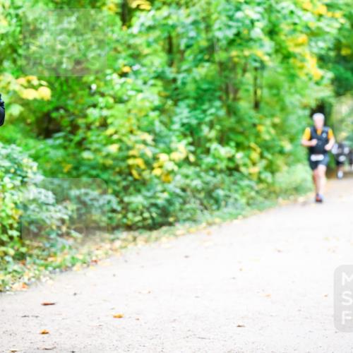 12.10.2025 - Bramfelder Halbmarathon 2025 Dr. Thomas Lammeyer http://msf.ph/oto/9343018 12.10.2025 09:56:54 Laufen 811 meine-sportfotos.de