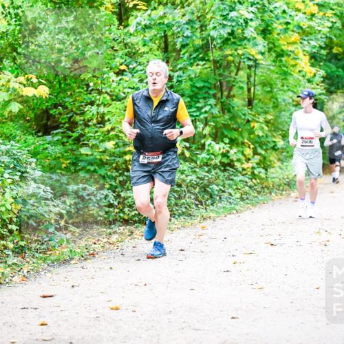12.10.2025 - Bramfelder Halbmarathon 2025 Dr. Thomas Lammeyer http://msf.ph/oto/9343024 12.10.2025 09:56:58 Laufen 2550, 2606 meine-sportfotos.de