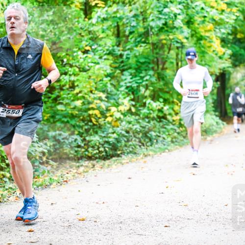 12.10.2025 - Bramfelder Halbmarathon 2025 Dr. Thomas Lammeyer http://msf.ph/oto/9343033 12.10.2025 09:57:00 Laufen 2550, 831, 2606 meine-sportfotos.de