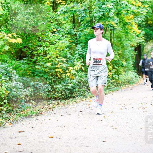 12.10.2025 - Bramfelder Halbmarathon 2025 Dr. Thomas Lammeyer http://msf.ph/oto/9343036 12.10.2025 09:57:01 Laufen 2606, 271 meine-sportfotos.de