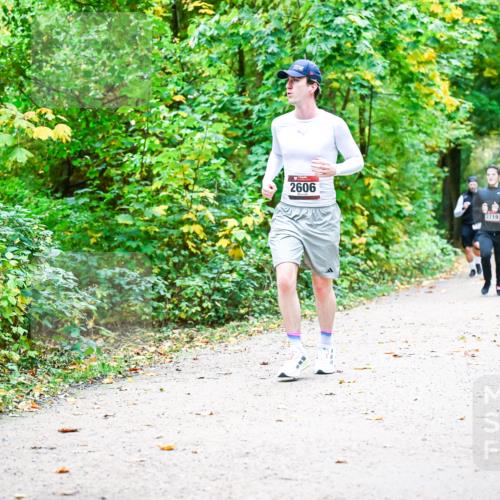 12.10.2025 - Bramfelder Halbmarathon 2025 Dr. Thomas Lammeyer http://msf.ph/oto/9343037 12.10.2025 09:57:01 Laufen 2606, 2719 meine-sportfotos.de