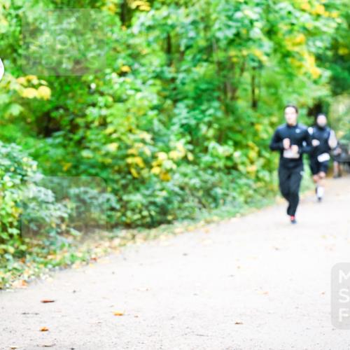 12.10.2025 - Bramfelder Halbmarathon 2025 Dr. Thomas Lammeyer http://msf.ph/oto/9343046 12.10.2025 09:57:03 Laufen 06 meine-sportfotos.de