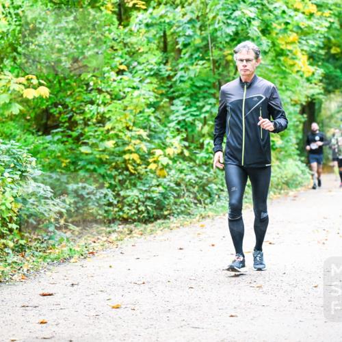 12.10.2025 - Bramfelder Halbmarathon 2025 Dr. Thomas Lammeyer http://msf.ph/oto/9343078 12.10.2025 09:57:09 Laufen 1 meine-sportfotos.de