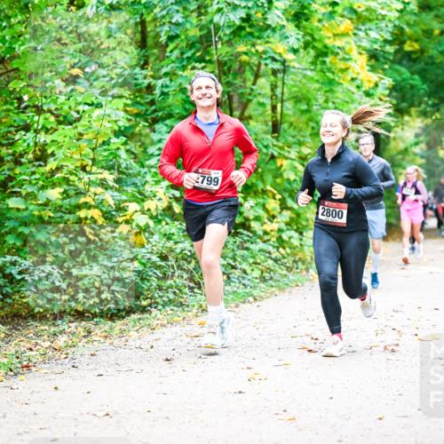 12.10.2025 - Bramfelder Halbmarathon 2025 Dr. Thomas Lammeyer http://msf.ph/oto/9343263 12.10.2025 09:57:56 Laufen 098, 799, 2800 meine-sportfotos.de