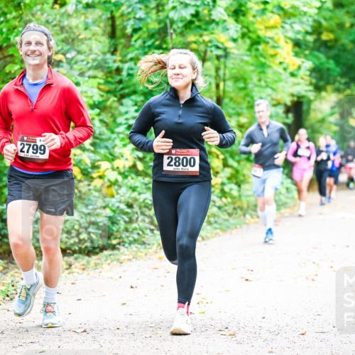 12.10.2025 - Bramfelder Halbmarathon 2025 Dr. Thomas Lammeyer http://msf.ph/oto/9343271 12.10.2025 09:57:57 Laufen 2799, 2800 meine-sportfotos.de