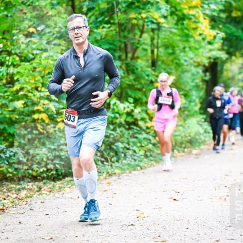 12.10.2025 - Bramfelder Halbmarathon 2025 Dr. Thomas Lammeyer http://msf.ph/oto/9343287 12.10.2025 09:58:00 Laufen 503, 2645 meine-sportfotos.de