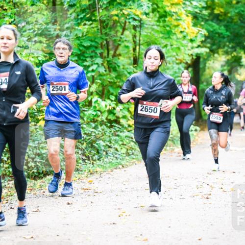 12.10.2025 - Bramfelder Halbmarathon 2025 Dr. Thomas Lammeyer http://msf.ph/oto/9343317 12.10.2025 09:58:06 Laufen 94, 2501, 2650, 873, 2555 meine-sportfotos.de