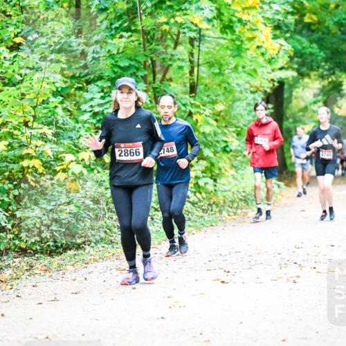 12.10.2025 - Bramfelder Halbmarathon 2025 Dr. Thomas Lammeyer http://msf.ph/oto/9343370 12.10.2025 09:58:14 Laufen 2866, 748, 2569, 2743 meine-sportfotos.de