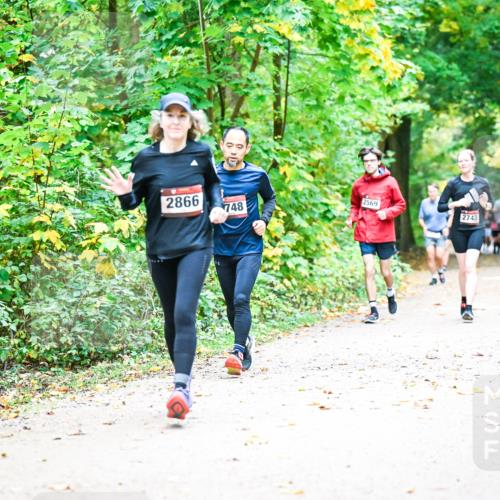 12.10.2025 - Bramfelder Halbmarathon 2025 Dr. Thomas Lammeyer http://msf.ph/oto/9343371 12.10.2025 09:58:15 Laufen 2866, 748, 2569, 2743 meine-sportfotos.de