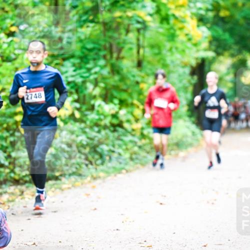 12.10.2025 - Bramfelder Halbmarathon 2025 Dr. Thomas Lammeyer http://msf.ph/oto/9343379 12.10.2025 09:58:16 Laufen 34, 2866, 2748 meine-sportfotos.de