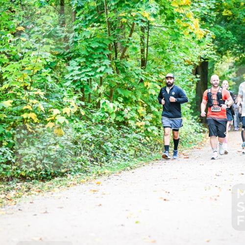 12.10.2025 - Bramfelder Halbmarathon 2025 Dr. Thomas Lammeyer http://msf.ph/oto/9343465 12.10.2025 09:58:30 Laufen 2603, 2893 meine-sportfotos.de
