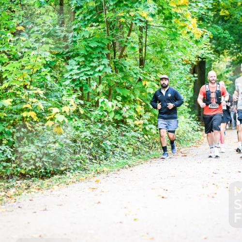 12.10.2025 - Bramfelder Halbmarathon 2025 Dr. Thomas Lammeyer http://msf.ph/oto/9343466 12.10.2025 09:58:30 Laufen 2603, 2893 meine-sportfotos.de