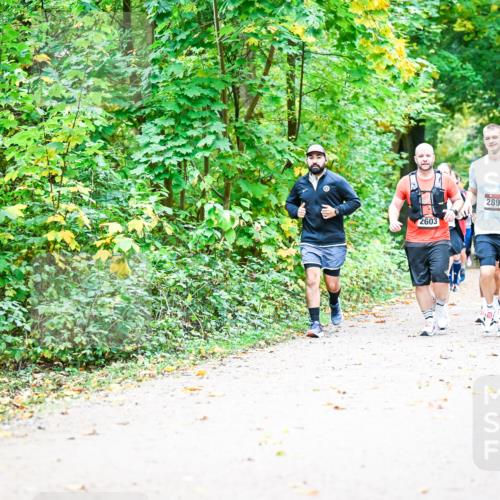 12.10.2025 - Bramfelder Halbmarathon 2025 Dr. Thomas Lammeyer http://msf.ph/oto/9343470 12.10.2025 09:58:31 Laufen 2603, 2893 meine-sportfotos.de
