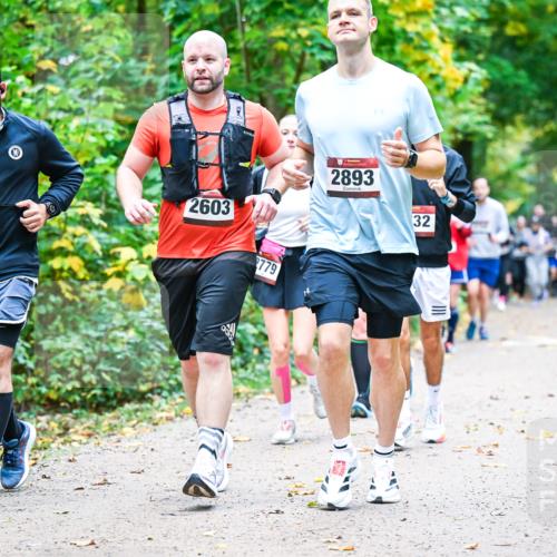 12.10.2025 - Bramfelder Halbmarathon 2025 Dr. Thomas Lammeyer http://msf.ph/oto/9343494 12.10.2025 09:58:35 Laufen 2603, 2779, 2893, 32 meine-sportfotos.de