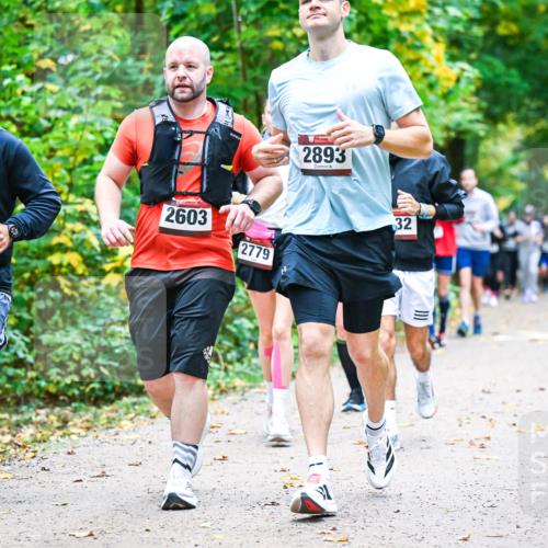 12.10.2025 - Bramfelder Halbmarathon 2025 Dr. Thomas Lammeyer http://msf.ph/oto/9343495 12.10.2025 09:58:35 Laufen 2603, 2779, 2893, 32 meine-sportfotos.de