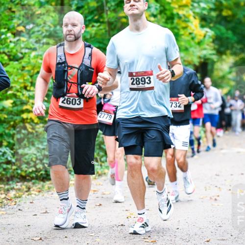 12.10.2025 - Bramfelder Halbmarathon 2025 Dr. Thomas Lammeyer http://msf.ph/oto/9343496 12.10.2025 09:58:35 Laufen 2893, 2603, 2779, 732 meine-sportfotos.de