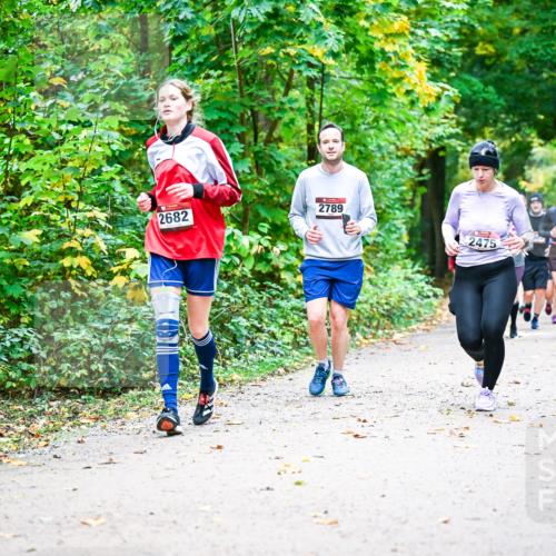 12.10.2025 - Bramfelder Halbmarathon 2025 Dr. Thomas Lammeyer http://msf.ph/oto/9343515 12.10.2025 09:58:40 Laufen 2682, 2789, 2694, 2475 meine-sportfotos.de