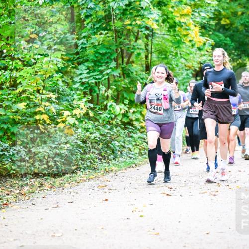 12.10.2025 - Bramfelder Halbmarathon 2025 Dr. Thomas Lammeyer http://msf.ph/oto/9343535 12.10.2025 09:58:44 Laufen 2440, 678, 2663, 2973, 79, 2016 meine-sportfotos.de