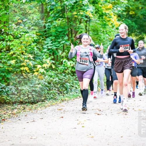 12.10.2025 - Bramfelder Halbmarathon 2025 Dr. Thomas Lammeyer http://msf.ph/oto/9343538 12.10.2025 09:58:44 Laufen 2440, 678, 694, 73, 2814 meine-sportfotos.de