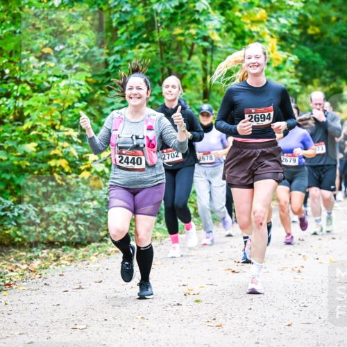 12.10.2025 - Bramfelder Halbmarathon 2025 Dr. Thomas Lammeyer http://msf.ph/oto/9343544 12.10.2025 09:58:45 Laufen 2440, 2702, 2678, 2694, 2679, 973, 7414 meine-sportfotos.de