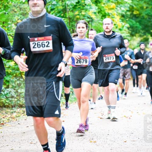 12.10.2025 - Bramfelder Halbmarathon 2025 Dr. Thomas Lammeyer http://msf.ph/oto/9343557 12.10.2025 09:58:47 Laufen 2702, 2662, 2679, 2973, 2816 meine-sportfotos.de