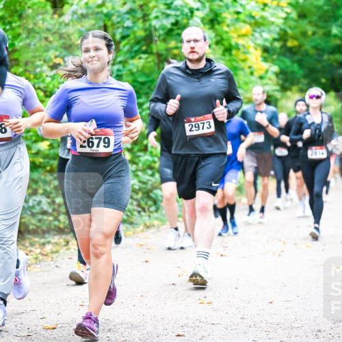 12.10.2025 - Bramfelder Halbmarathon 2025 Dr. Thomas Lammeyer http://msf.ph/oto/9343560 12.10.2025 09:58:48 Laufen 2, 678, 679, 2973, 2016 meine-sportfotos.de