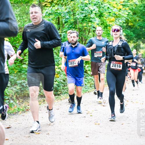 12.10.2025 - Bramfelder Halbmarathon 2025 Dr. Thomas Lammeyer http://msf.ph/oto/9343568 12.10.2025 09:58:50 Laufen 173, 2937, 2727, 2816, 817 meine-sportfotos.de