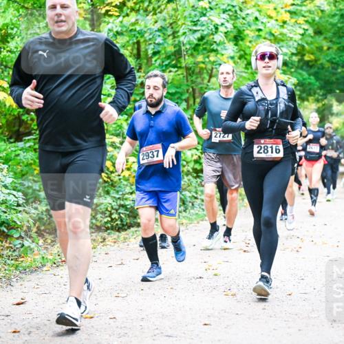 12.10.2025 - Bramfelder Halbmarathon 2025 Dr. Thomas Lammeyer http://msf.ph/oto/9343570 12.10.2025 09:58:50 Laufen 20, 2731, 2937, 2727, 2816, 2617 meine-sportfotos.de