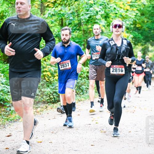 12.10.2025 - Bramfelder Halbmarathon 2025 Dr. Thomas Lammeyer http://msf.ph/oto/9343571 12.10.2025 09:58:50 Laufen 2937, 2727, 2816 meine-sportfotos.de