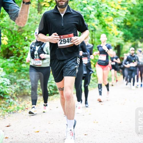 12.10.2025 - Bramfelder Halbmarathon 2025 Dr. Thomas Lammeyer http://msf.ph/oto/9343585 12.10.2025 09:58:53 Laufen 2727, 864, 2805, 2949, 13 meine-sportfotos.de