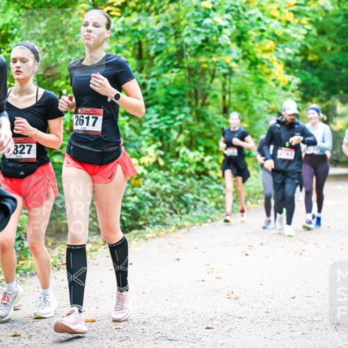 12.10.2025 - Bramfelder Halbmarathon 2025 Dr. Thomas Lammeyer http://msf.ph/oto/9343598 12.10.2025 09:58:55 Laufen 2613, 827, 2617, 276 meine-sportfotos.de