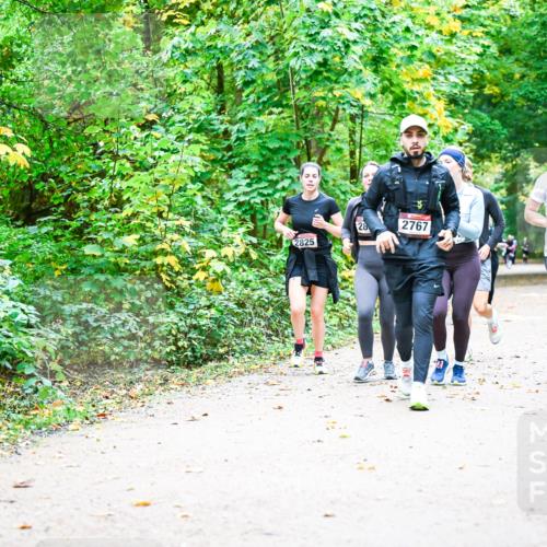 12.10.2025 - Bramfelder Halbmarathon 2025 Dr. Thomas Lammeyer http://msf.ph/oto/9343605 12.10.2025 09:58:57 Laufen 2688, 28, 2767, 2825 meine-sportfotos.de