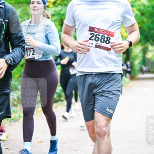 12.10.2025 - Bramfelder Halbmarathon 2025 Dr. Thomas Lammeyer http://msf.ph/oto/9343624 12.10.2025 09:59:00 Laufen 2767, 272, 34, 2688, 61 meine-sportfotos.de