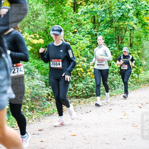 12.10.2025 - Bramfelder Halbmarathon 2025 Dr. Thomas Lammeyer http://msf.ph/oto/9343628 12.10.2025 09:59:01 Laufen 65, 2884, 2921, 2742, 2822 meine-sportfotos.de