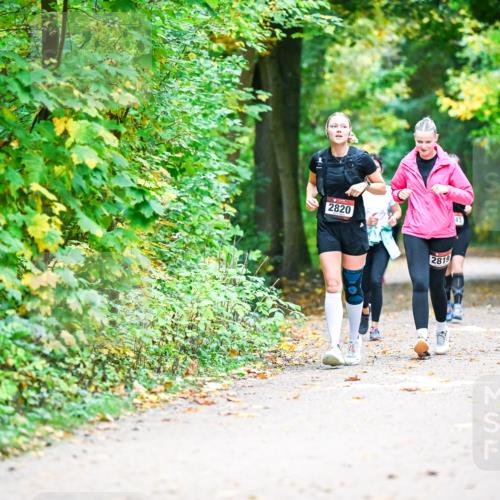 12.10.2025 - Bramfelder Halbmarathon 2025 Dr. Thomas Lammeyer http://msf.ph/oto/9343666 12.10.2025 09:59:23 Laufen 2820, 2819, 43 meine-sportfotos.de