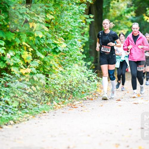 12.10.2025 - Bramfelder Halbmarathon 2025 Dr. Thomas Lammeyer http://msf.ph/oto/9343669 12.10.2025 09:59:24 Laufen 2820, 2941, 2819 meine-sportfotos.de