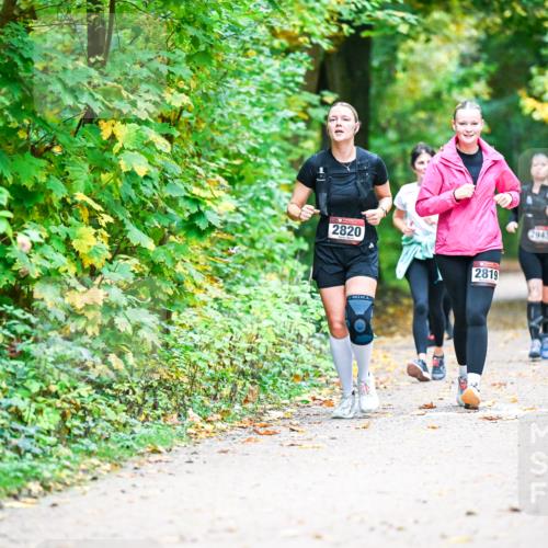 12.10.2025 - Bramfelder Halbmarathon 2025 Dr. Thomas Lammeyer http://msf.ph/oto/9343675 12.10.2025 09:59:25 Laufen 2820, 2819, 2943 meine-sportfotos.de