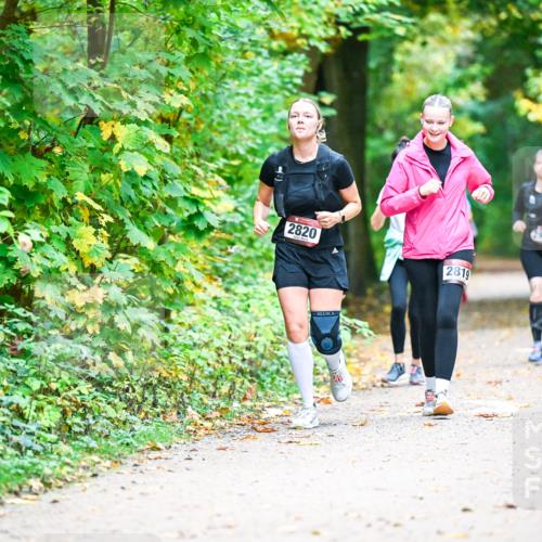 12.10.2025 - Bramfelder Halbmarathon 2025 Dr. Thomas Lammeyer http://msf.ph/oto/9343680 12.10.2025 09:59:26 Laufen 2820, 2819 meine-sportfotos.de