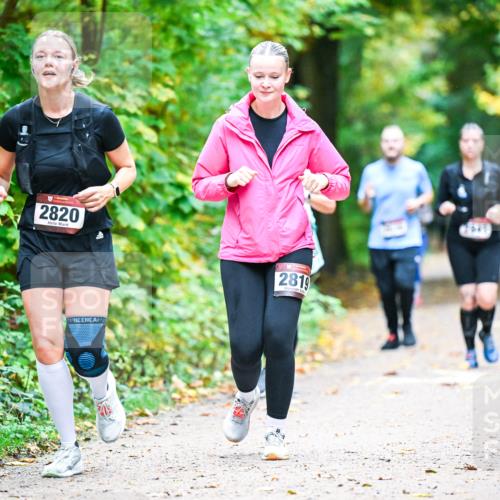 12.10.2025 - Bramfelder Halbmarathon 2025 Dr. Thomas Lammeyer http://msf.ph/oto/9343693 12.10.2025 09:59:29 Laufen 2820, 2819 meine-sportfotos.de