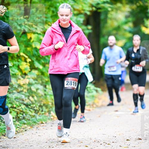 12.10.2025 - Bramfelder Halbmarathon 2025 Dr. Thomas Lammeyer http://msf.ph/oto/9343698 12.10.2025 09:59:29 Laufen 2820, 2819 meine-sportfotos.de