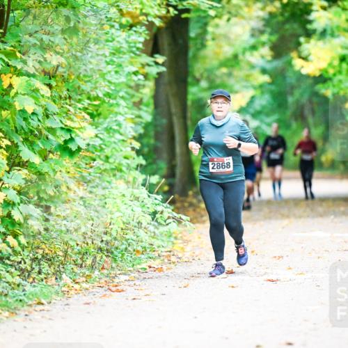 12.10.2025 - Bramfelder Halbmarathon 2025 Dr. Thomas Lammeyer http://msf.ph/oto/9343752 12.10.2025 10:00:10 Laufen 2868 meine-sportfotos.de